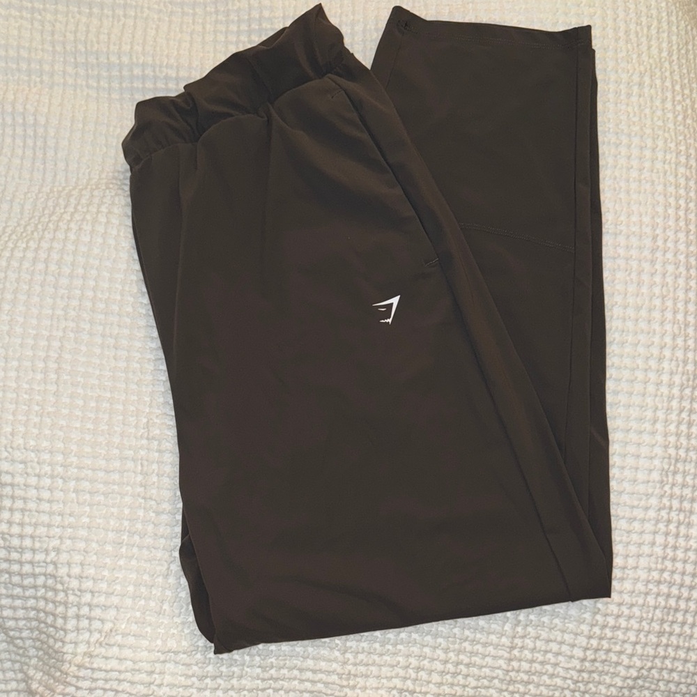 Gymshark Everyday Woven Pant in Strength Green